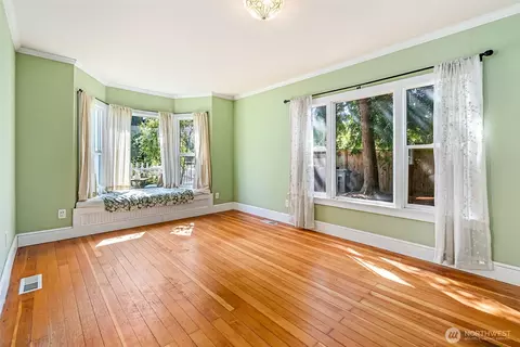 Living - 18803 101st Ave NE, Bothell, WA 98011 photo 2 of 3