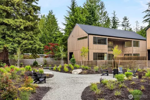 640 Park Ave NE, Bainbridge Island, WA 98110