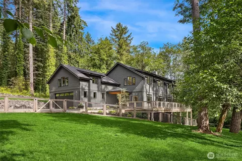 8636 NE Belle Hill Ln, Bainbridge Island, WA 98110