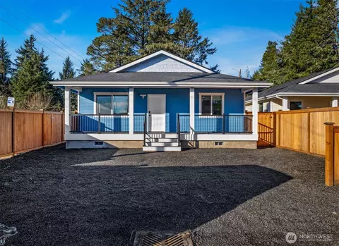 706 N 3rd St, Westport, WA 98595