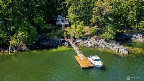 233 Chinook Way, Center Island, WA 98221
