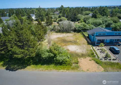 950 Cascade Ave SW, Ocean Shores, WA 98569