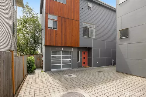 2439 NW 62nd St, Seattle, WA 98107