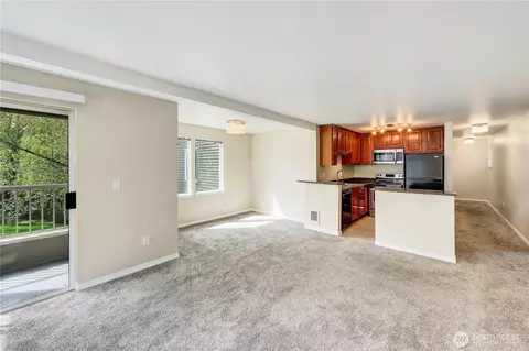 Living - 20320 Bothell-everett Hwy #D204, Bothell, WA 98012 photo 3 of 3
