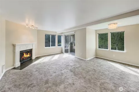 Living - 20320 Bothell-everett Hwy #D204, Bothell, WA 98012 photo 1 of 3