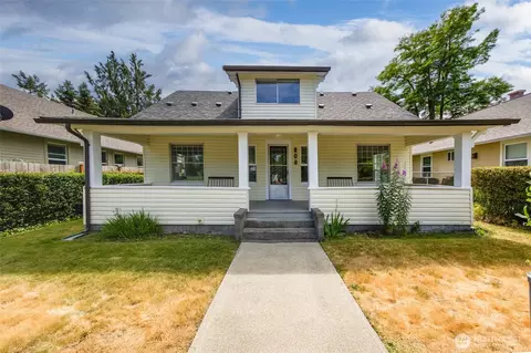 208 Barksdale Ave, Dupont, WA 98327