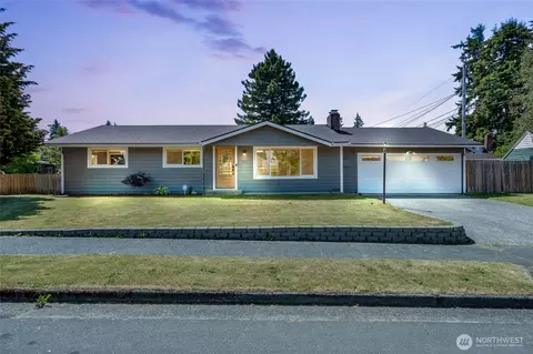 320 E Maple St, Arlington, WA 98223