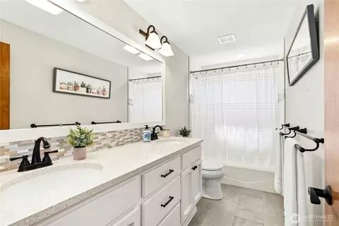 Bath - 1525 145th Pl SE, Mill Creek, WA 98012 photo 5 of 5