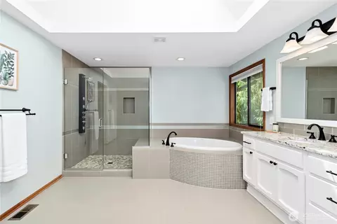 Bath - 1525 145th Pl SE, Mill Creek, WA 98012 photo 4 of 5