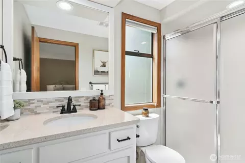 Bath - 1525 145th Pl SE, Mill Creek, WA 98012 photo 1 of 5