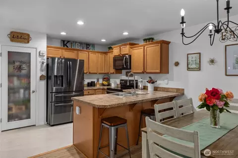 Kitchen - 20010 19th Ave E, Spanaway, WA 98387 photo 3 of 3