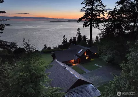 320 Mitchell Dr, Coupeville, WA 98239