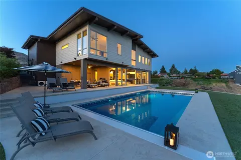617 Golf Course Pl, Chelan, WA 98816