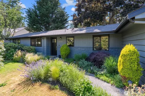 21518 92nd Ave W, Edmonds, WA 98020