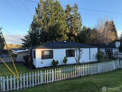 2503 NE 117th St, Seattle, WA 98125