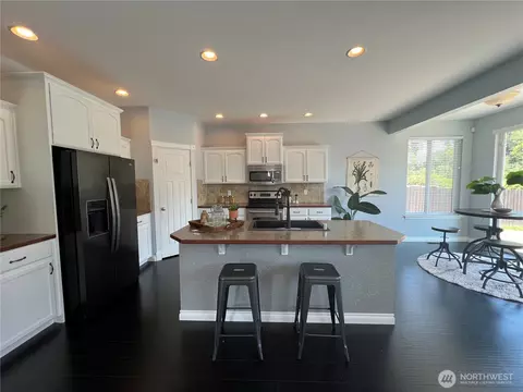 Kitchen - 1208 Goldfinch Ave SW, Orting, WA 98360 photo 1 of 5