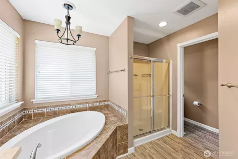 Bath - 1208 Goldfinch Ave SW, Orting, WA 98360 photo 4 of 4