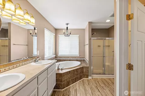 Bath - 1208 Goldfinch Ave SW, Orting, WA 98360 photo 3 of 4