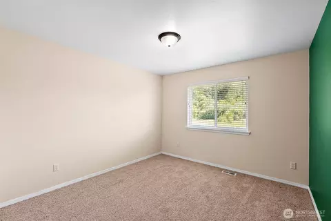 Bedroom - 1208 Goldfinch Ave SW, Orting, WA 98360 photo 4 of 6