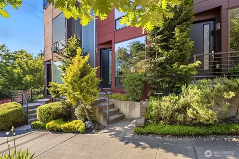 252 E Roanoke St, Seattle, WA 98102