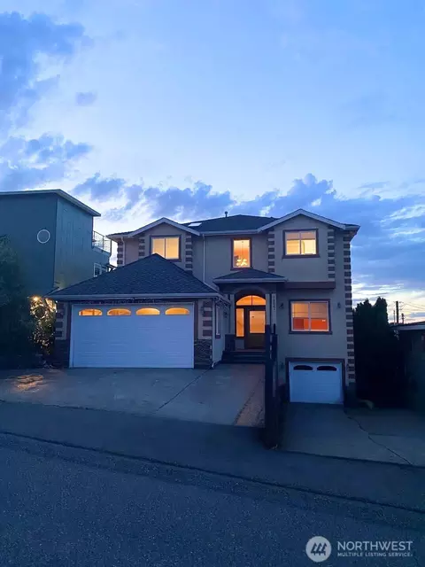 7908 S Lakeridge Dr, Seattle, WA 98178