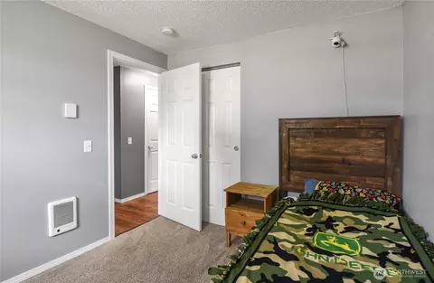 Bedroom - 21202 SE 414th St, Enumclaw, WA 98022 photo 2 of 4