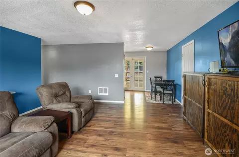 Living - 21202 SE 414th St, Enumclaw, WA 98022 photo 2 of 2