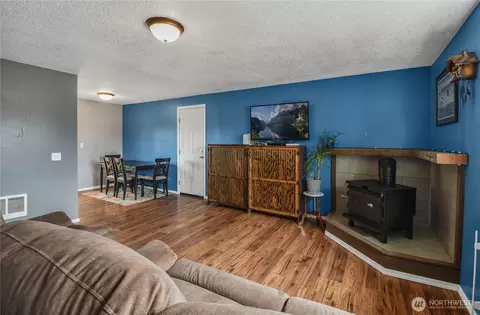 Living - 21202 SE 414th St, Enumclaw, WA 98022 photo 1 of 2