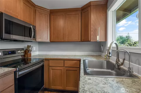 Kitchen - 21202 SE 414th St, Enumclaw, WA 98022 photo 1 of 2