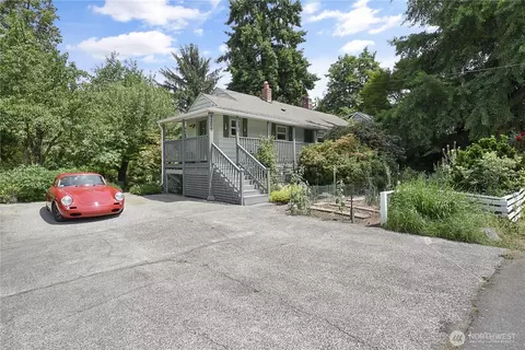 9206 49th Ave NE, Seattle, WA 98115
