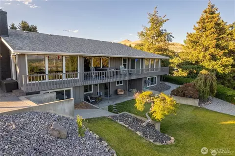 3418 Mari Lane Dr, Wenatchee, WA 98801
