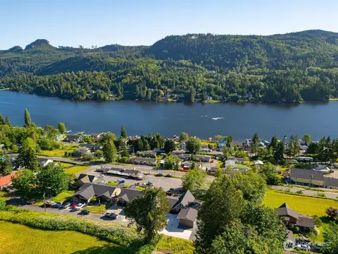 18158 Freedom Ln, Mount Vernon, WA 98274
