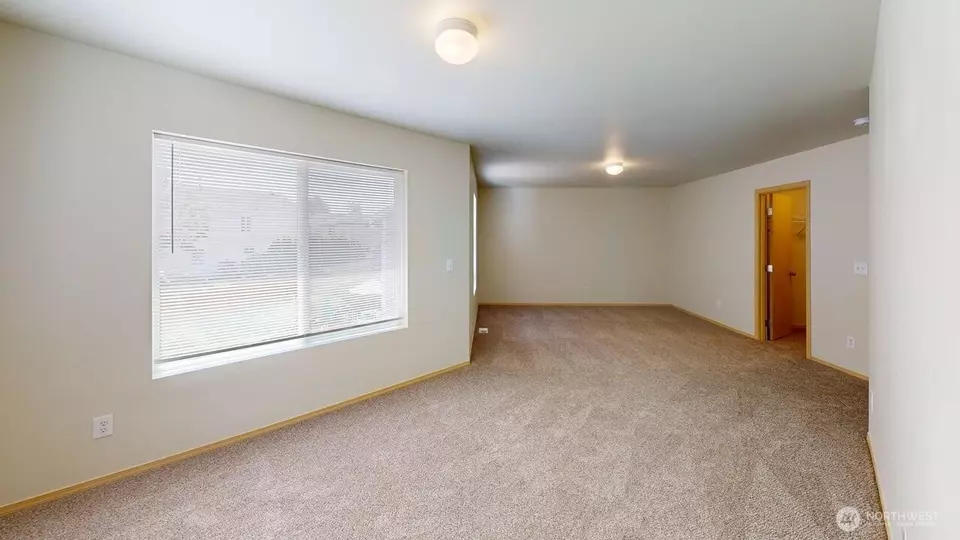 Living - 17709 Silver Creek Ave E, Puyallup, WA 98375 photo 5 of 5
