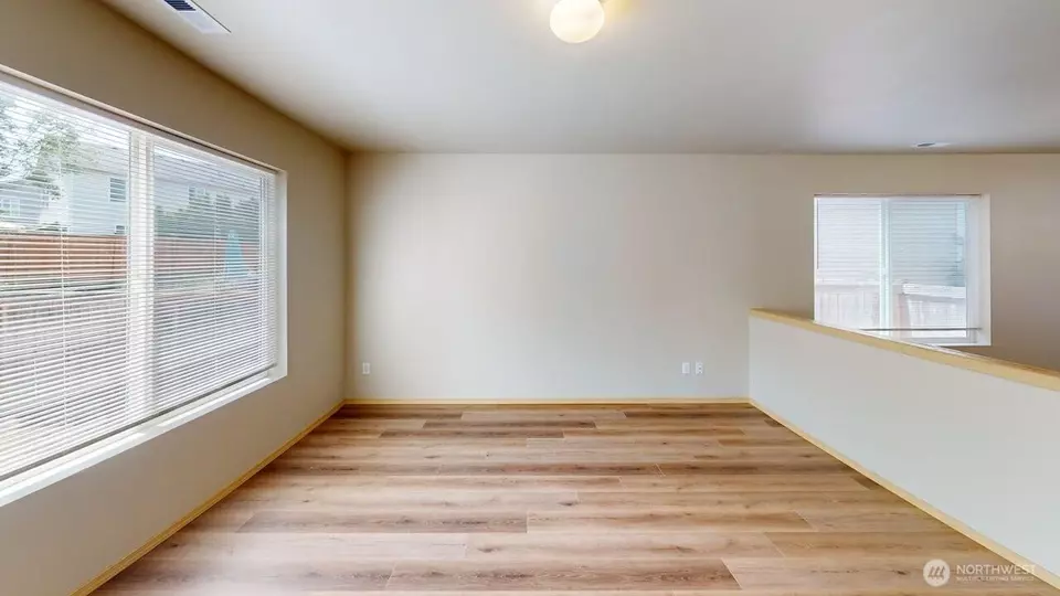 Living - 17709 Silver Creek Ave E, Puyallup, WA 98375 photo 4 of 5