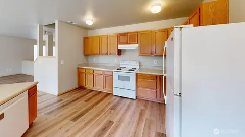 Kitchen - 17709 Silver Creek Ave E, Puyallup, WA 98375 photo 1 of 2
