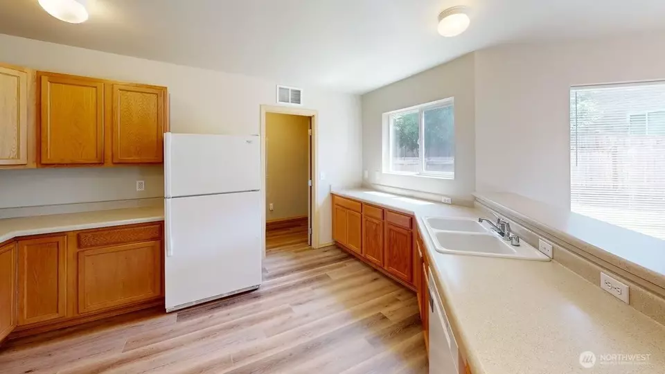 Kitchen - 17709 Silver Creek Ave E, Puyallup, WA 98375 photo 2 of 2