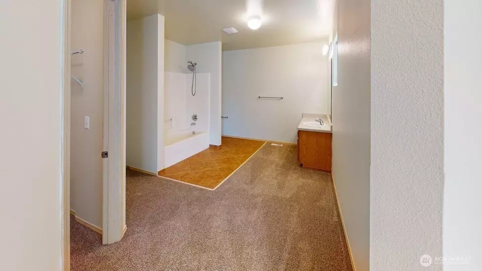Entry Way - 17709 Silver Creek Ave E, Puyallup, WA 98375 photo 1 of 2