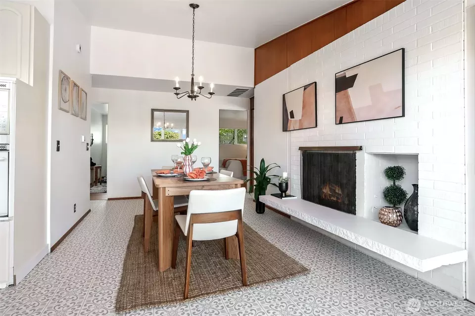 Dining - 8643 21st Ave NW, Seattle, WA 98117 photo 4 of 4