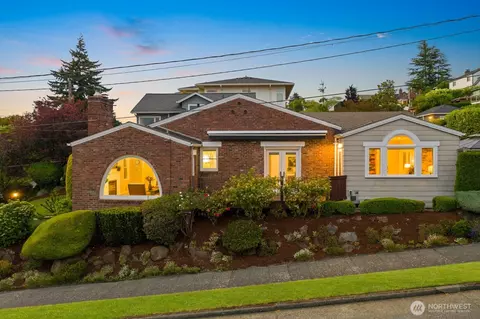 2802 29th Ave W, Seattle, WA 98199