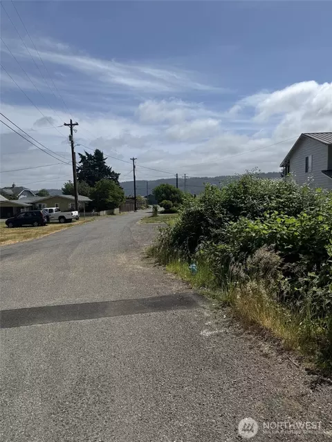 71 N Nancy Ave, Hoodsport, WA 98548