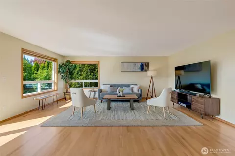 Living - 4920 Seahurst Ave, Everett, WA 98203 photo 4 of 4