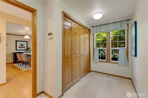 Entry Way - 4920 Seahurst Ave, Everett, WA 98203 photo 2 of 2