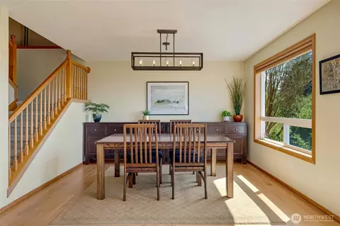 Dining - 4920 Seahurst Ave, Everett, WA 98203 photo 3 of 4