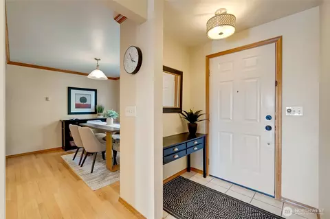 Entry Way - 4920 Seahurst Ave, Everett, WA 98203 photo 1 of 2