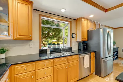 Kitchen - 4920 Seahurst Ave, Everett, WA 98203 photo 3 of 4