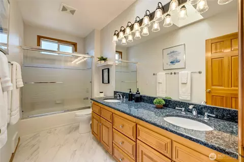 Bath - 4920 Seahurst Ave, Everett, WA 98203 photo 5 of 5
