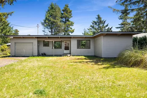 324 Mizzen Ave NW, Ocean Shores, WA 98569