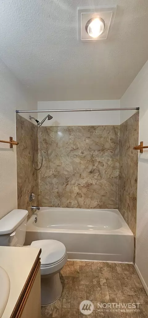 Bath - 312 Charwila Ln, Enumclaw, WA 98022 photo 2 of 2