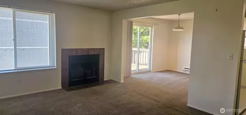 Living - 312 Charwila Ln, Enumclaw, WA 98022 photo 2 of 3