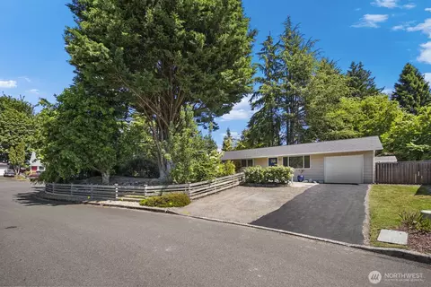 422 210th St SW, Lynnwood, WA 98036